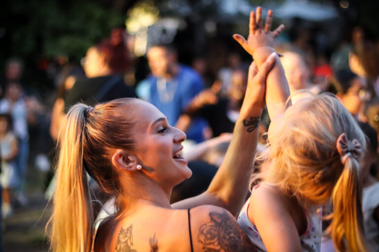 suarez, tagnati, fete, musique